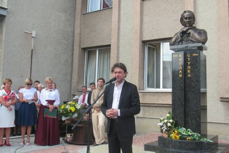 На Львовщине открыли памятник Богдану Ступке (фото)