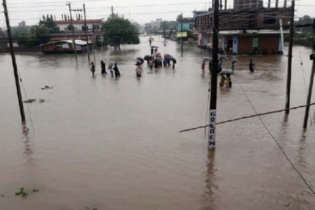 В Непале из-за наводнений и оползней оказались заблокированными в отеле 600 туристов (фото)