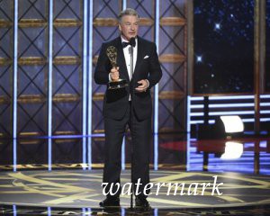 Алек Болдуин за пародию на президента США был удостоен премии «Эмми»