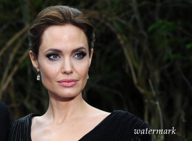 Анджелина Джоли страдает бессонницей: актриса разоткровенничалась с поклонниками