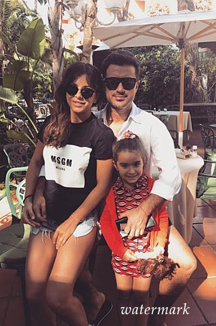 Ани Лорак с мужиком и дочерью отдыхает в Италии
