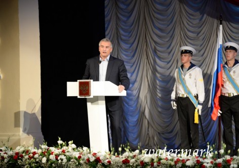 Луковица Крыма вбил, зачем пришёл на инаугурацию Овсянникова без галстука