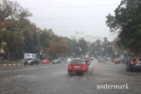 Из-за дождя Киев уходит под воду(фото, видео)