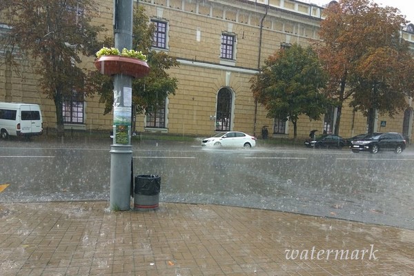 Из-за дождя Киев уходит под воду(фото, видео)
