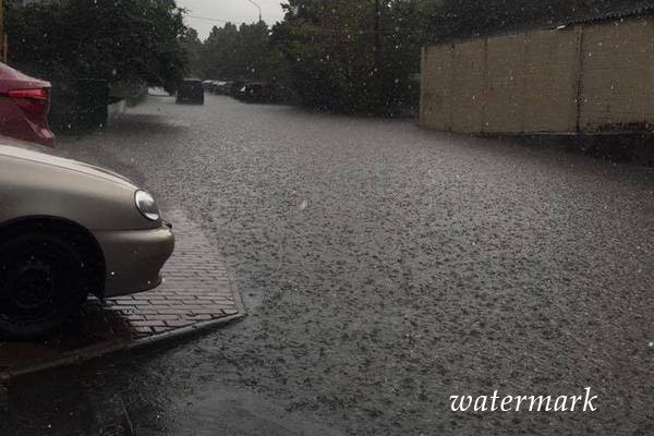 Из-за дождя Киев уходит под воду(фото, видео)