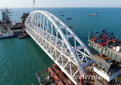 Возникла подготовка к установке автодорожной арки Крымского моста [видео]