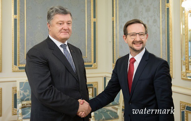 Порошенко и генсек ОБСЕ обсудили введение миротворцев ООН на Донбасс