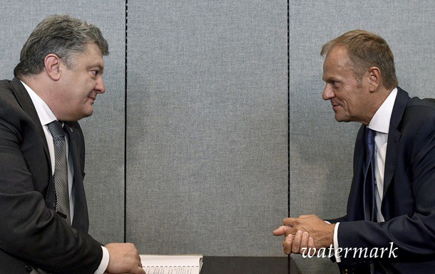Порошенко обсудил с Туском ситуацию на Донбассе