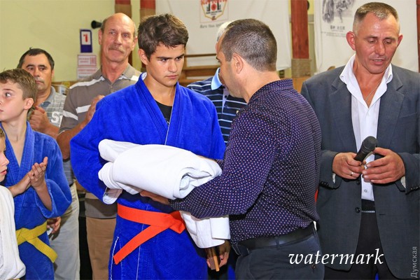 Пожар в стане "Виктория": спасатели вознаградили 13-летнего подростка, избавившего 15 ребятенков(фото)