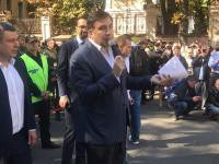 Саакашвили под Администрацией Президента пожаловался, что ему не с чем выступать в суд