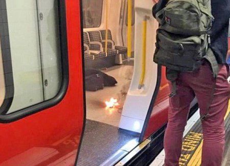 Взрыв аккумулятора от смартфона вызвал панику в лондонском метро (фото)