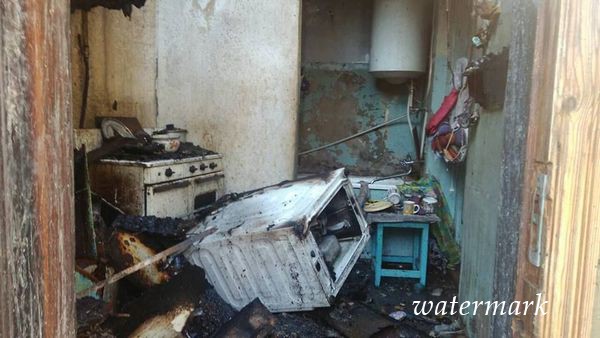 В Херсоне сгорел многоквартирный дом, погибли баба и ее трое ребятенков(фото)