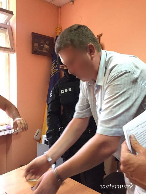 В Николаеве на взятке за выдачу позволений на оружие погорел начальство областной разрешительной системы(фото)