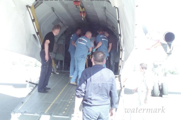 В Одессу аэропланом забросили автогонщика, травмированного во времена авторалли 10 сентября(фото, видео)