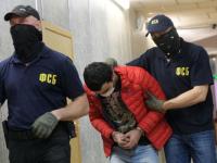 Задержанных в Крыму "украинских шпионов" отвезли в Москву и арестовали