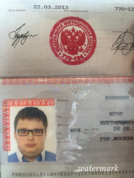 Живой Кен не похож на свое фото в паспорте: у мужчины-куклы масса проблем с пересечением границы
