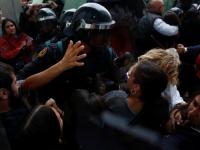 Референдум в Каталонии: десятки пострадавших и баррикады на улицах (фото)