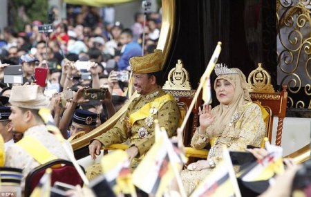 Султан Брунея отмечает «золотой» юбилей пребывания на троне
