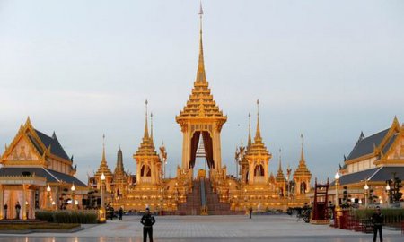В Таиланде началась пятидневная церемония похорон короля Пумипона Адульядета, скончавшегося год назад