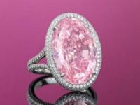 Розовый бриллиант продан на аукционе почти за 32 миллиона долларов