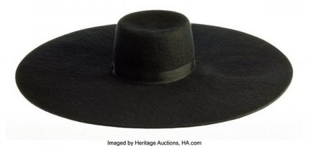 Бейонс продала свою шляпу за 27 500 долларов (фото)