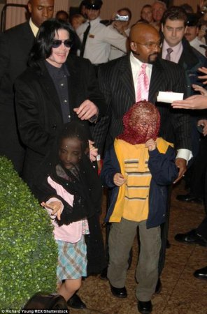 Сын Майкла Джексона госпитализирован после аварии