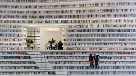 В Китае открылась футуристическая публичная библиотека (фото)