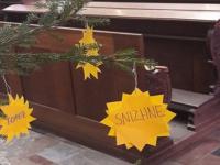В Чехии новогоднюю елку украсили игрушками с названиями оккупированных городов Донбасса