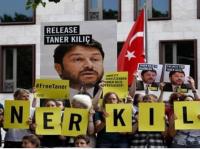 Турецкий суд "передумал" и решил не отпускать под залог известного правозащитника