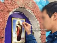 В «высокодуховной» России подростки тушат сигареты о лики святых на иконах (фото, видео)