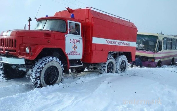 Снегопады в Украине: В Днепре затруднено движение автотранспорта