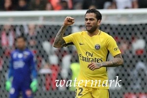 Дани Алвес обновил мировой рекорд по количеству трофеев