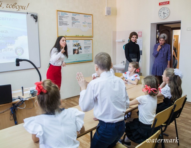 Марина Порошенко відкрила новий Петриківський інклюзивно-ресурний центр та привітала освітян Дніпропетровщини з професійним святом